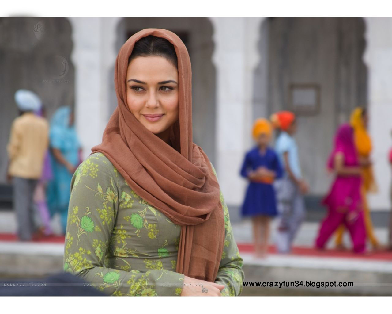 http://1.bp.blogspot.com/_-S3GRwNNByc/TS8bz9tiUMI/AAAAAAAAAgg/XqyGRxtQLgY/s1600/preity+Zinta+a+paos.jpg