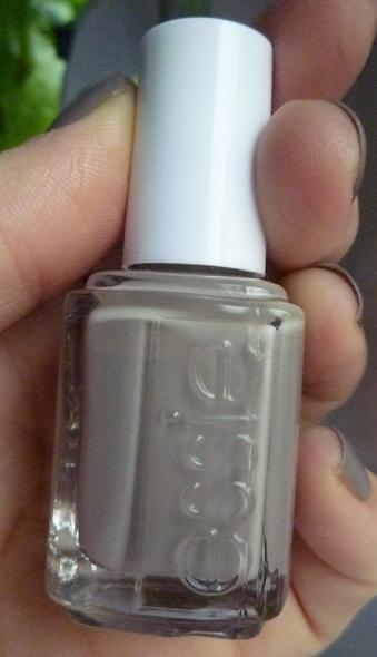 NOTD+Essie+chinchilly+009.JPG