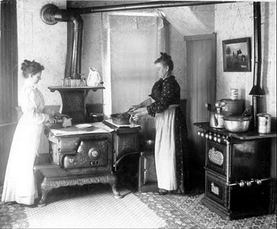 retro+women+in+kitchen+1892.jpg