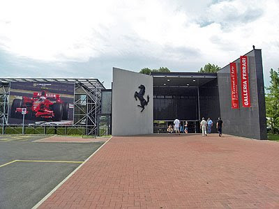 Ferrari visite usine fabrication moteur restauration musee Maranello Modene Modena italie photo video