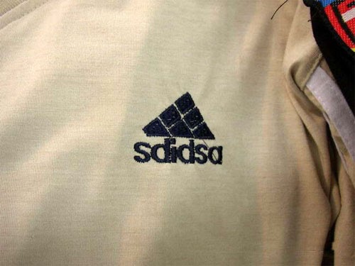 camiseta adidas falsa