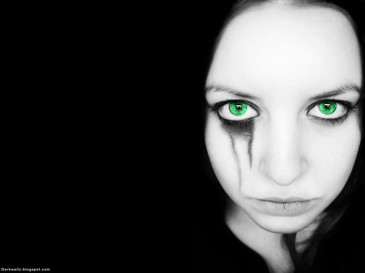 Gothic Girl With Green Eyes | Dark Wallpaper Download