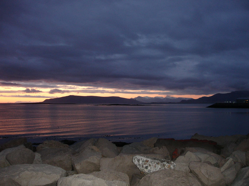 [MidnightSunNearInReykjavik-728698.jpg]