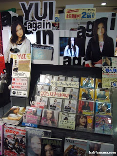 YUI - CDs store YUI+sign+Tower+Records+Shibuya