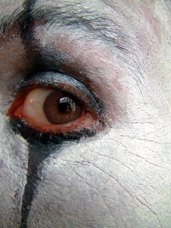 [clown_eye.jpg]