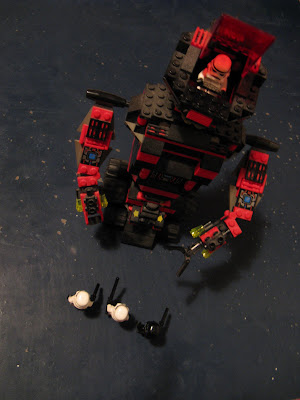 Les stormtroopers ont récupéré un robot de combat lourd