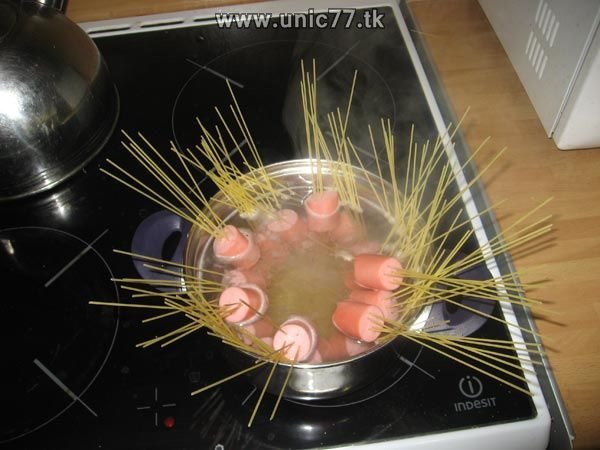 spaghettis_sausages_05.jpg