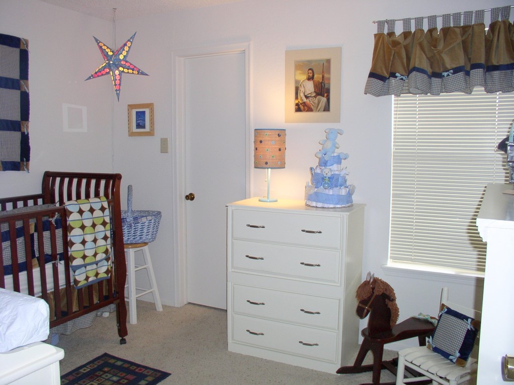 [front+of+nursery.jpg]