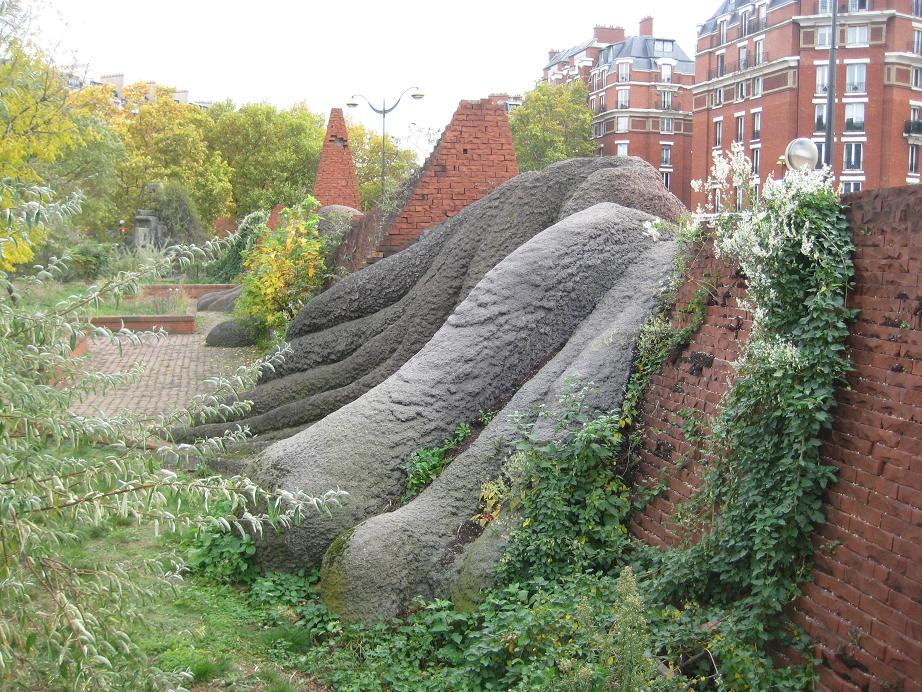 The ugliest sculpture in Paris? Invisible Paris