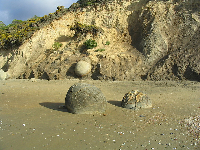 Bãi đá “trứng rồng” bí hiểm ở New Zealand Moeraki+7