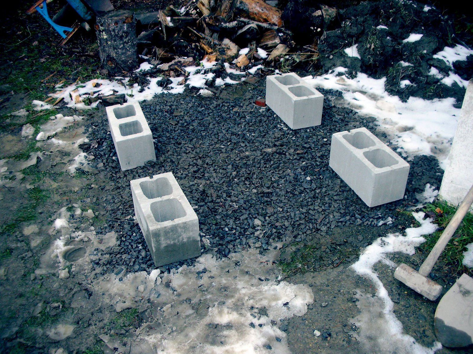 [block+on+crushed+stone.JPG]