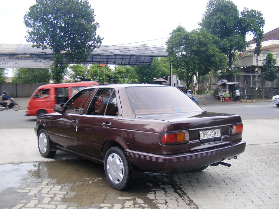 Mazeko Garage Nisan Sunny 1997