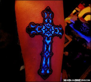 Glow tattoo: Blacklight Tattoo UV light