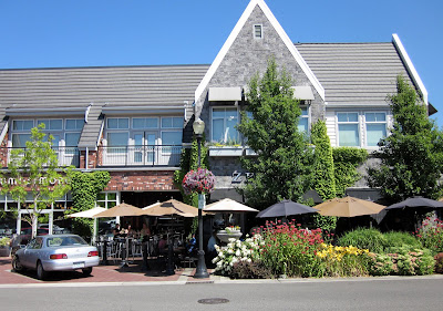 Mexico Daily Living: Downtown Lake Oswego, Oregon