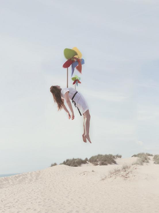 sleepy elevations maia flore mulheres flutuando fotografia