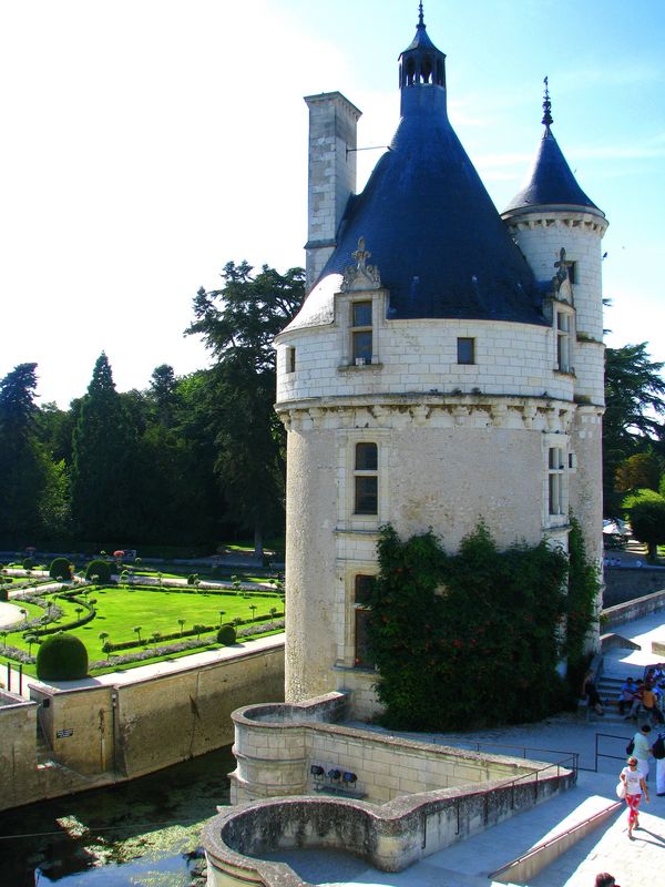 [08+Loire+Valley+-+Chenonceaux+Castle.JPG]