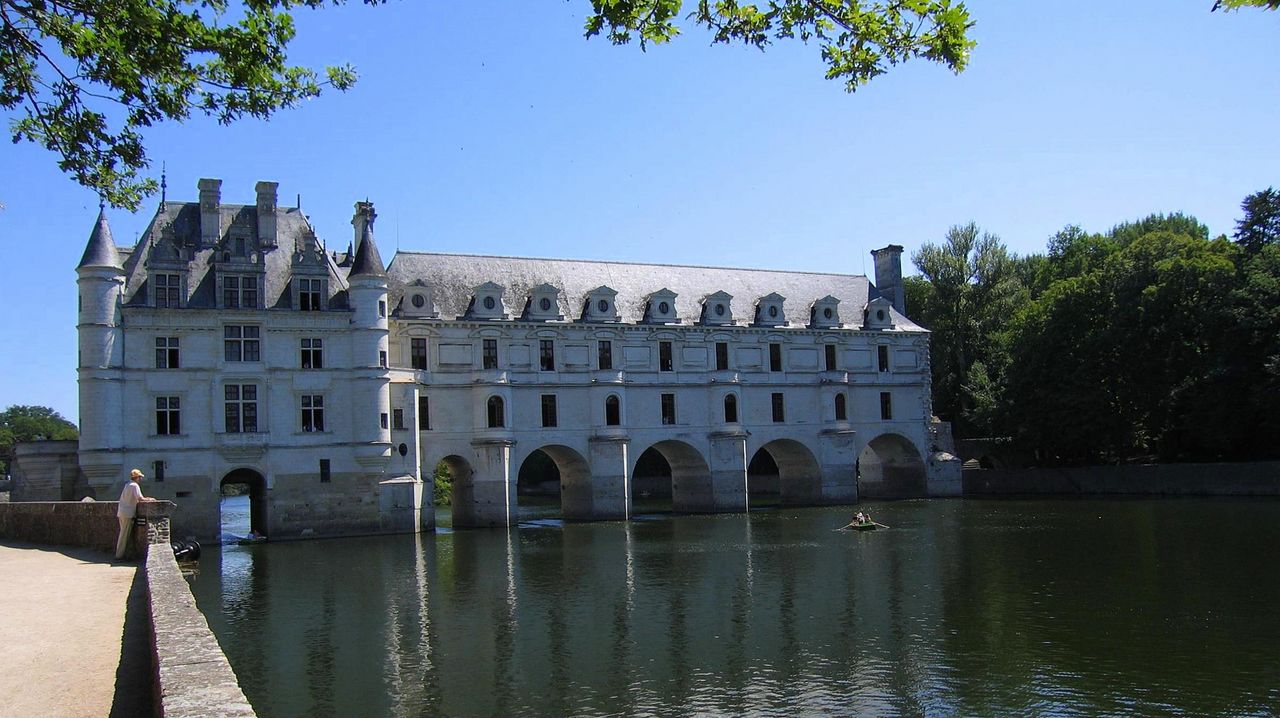 [09+Loire+Valley+-+Chenonceaux+Castle.jpg]