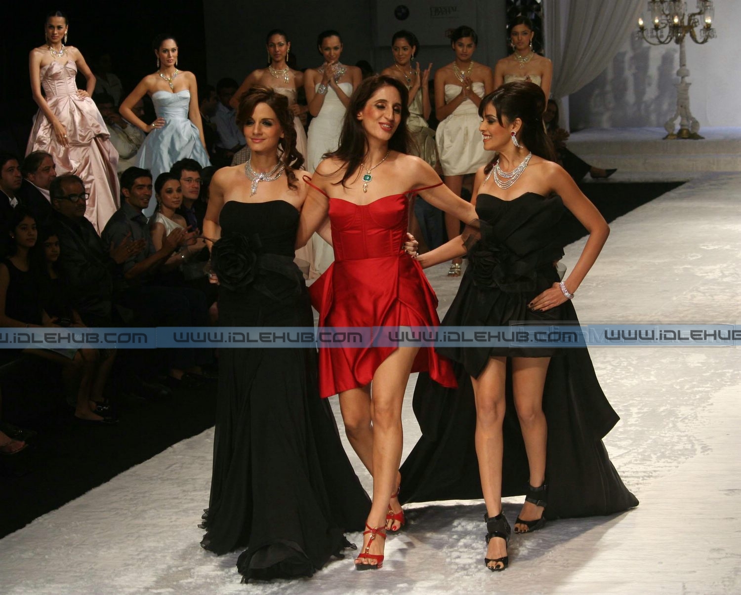 Genelia hot on stage on Day 1 of HDIL Couture Week