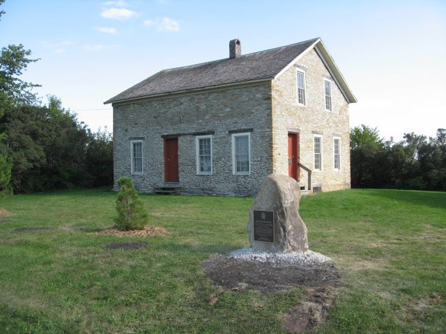 [house+and+rock.JPG]