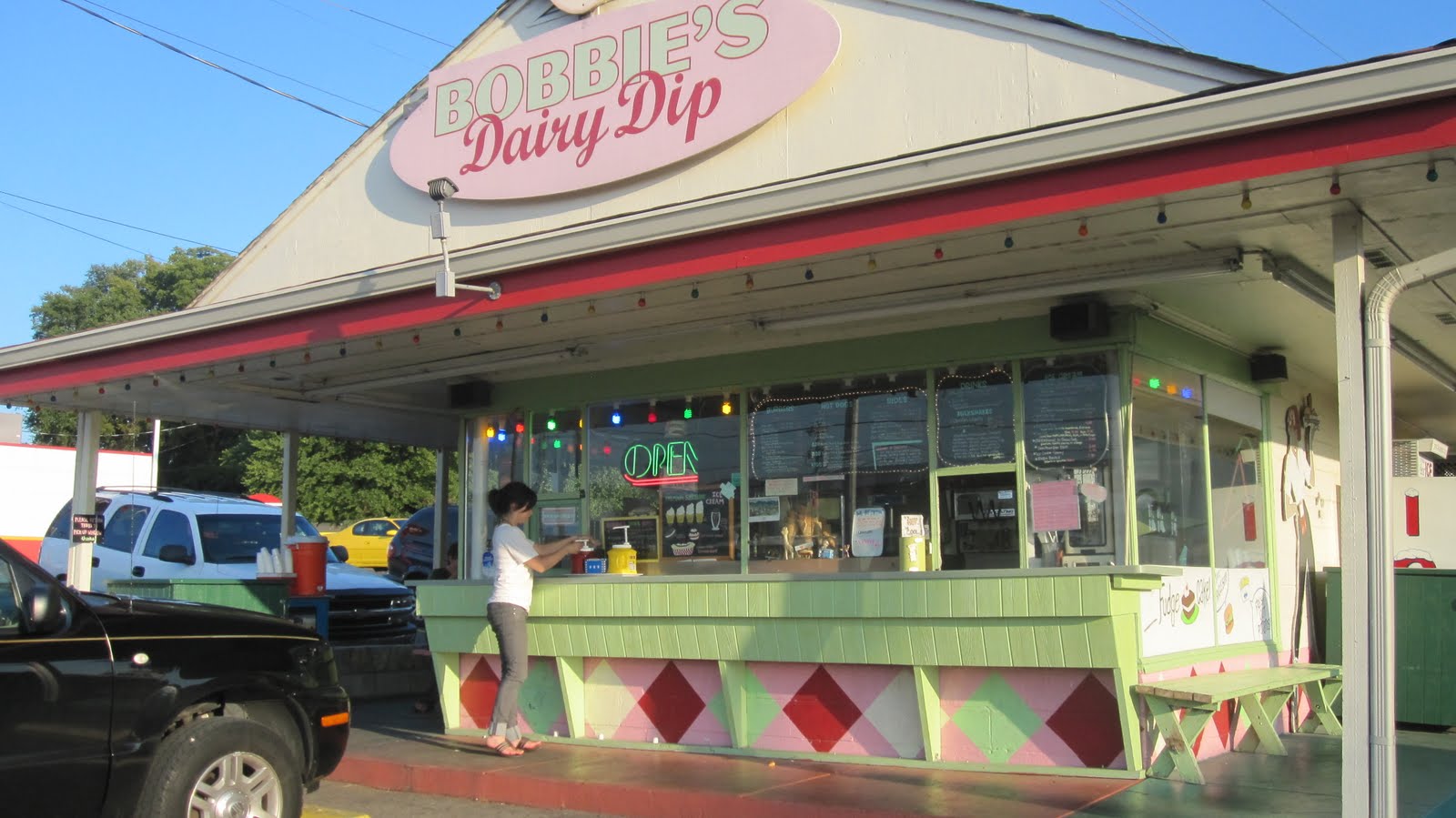 Bobbie's Dairy Dip, Nashville TN. Open for the summer season. 