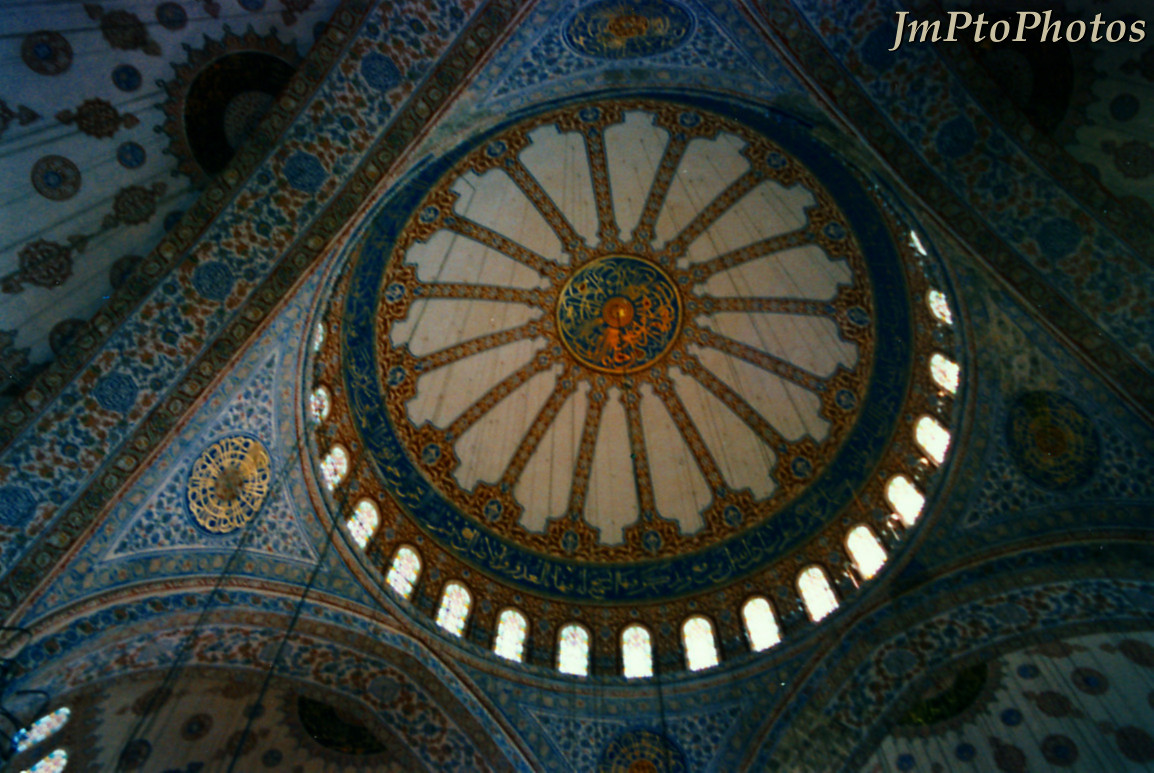 [Moquér+bleue+Istanbul+plafond.jpg]