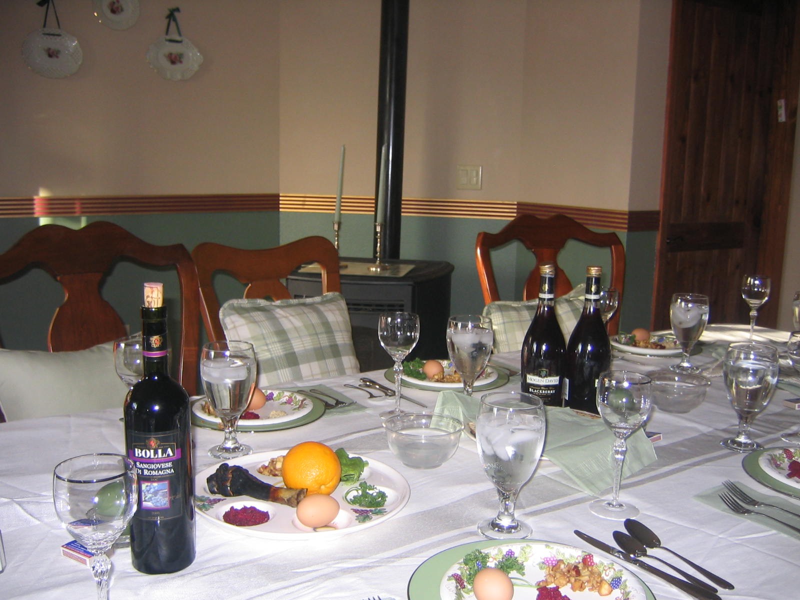 [Prepared+Seder+Table.JPG]