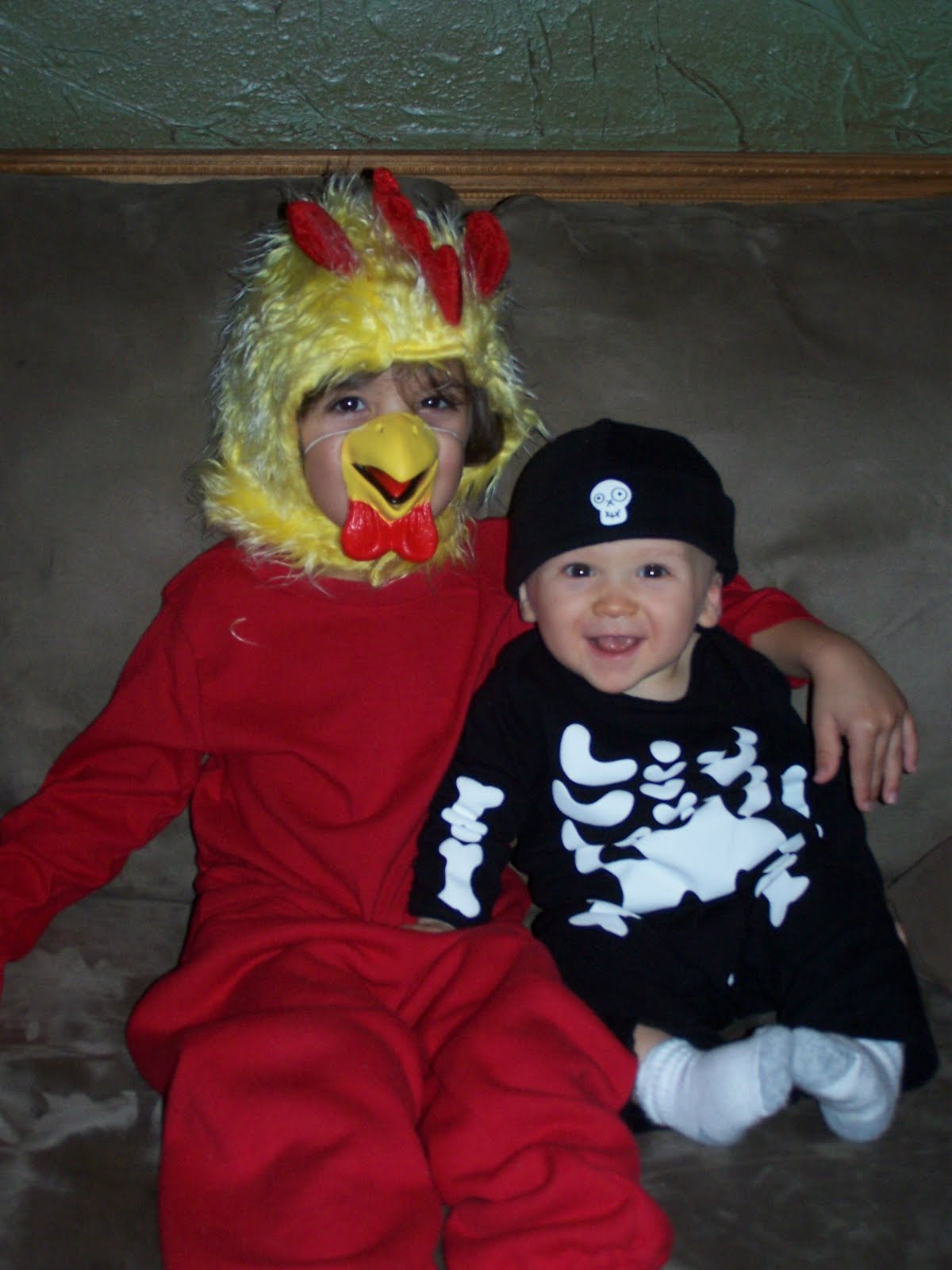 [Mr.+Chicken+and+Baby+Skully.jpg]