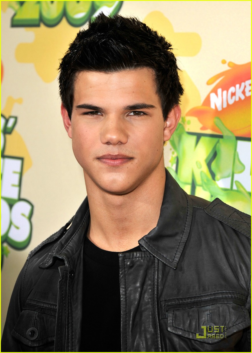 http://1.bp.blogspot.com/_0JWblIdgzfs/TH_6N4mA0PI/AAAAAAAAAG4/Bn_SRirgFIg/s1600/taylor-lautner.jpg