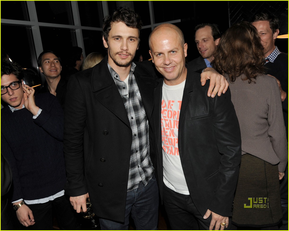 http://1.bp.blogspot.com/_0MAh0_Oa3iU/TLknbVXXz_I/AAAAAAAABKM/j7cuGUA6UiE/s1600/james-franco-palo-alto-book-launch-08.jpg