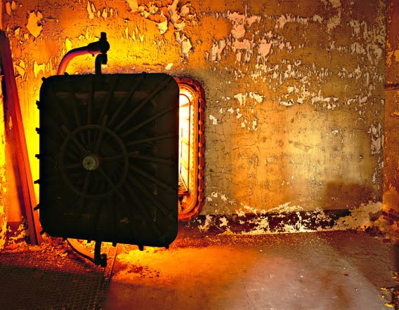 [E10-The-autoclave.jpg]