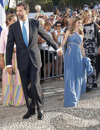 princess letizia of spain french first lady carla bruni and michelle obama. greeting Michelle Obama at