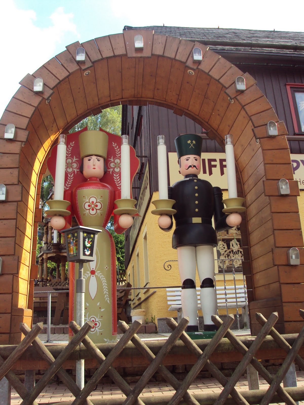 5 Miles Away&hellip;..: Christmas Village in July?