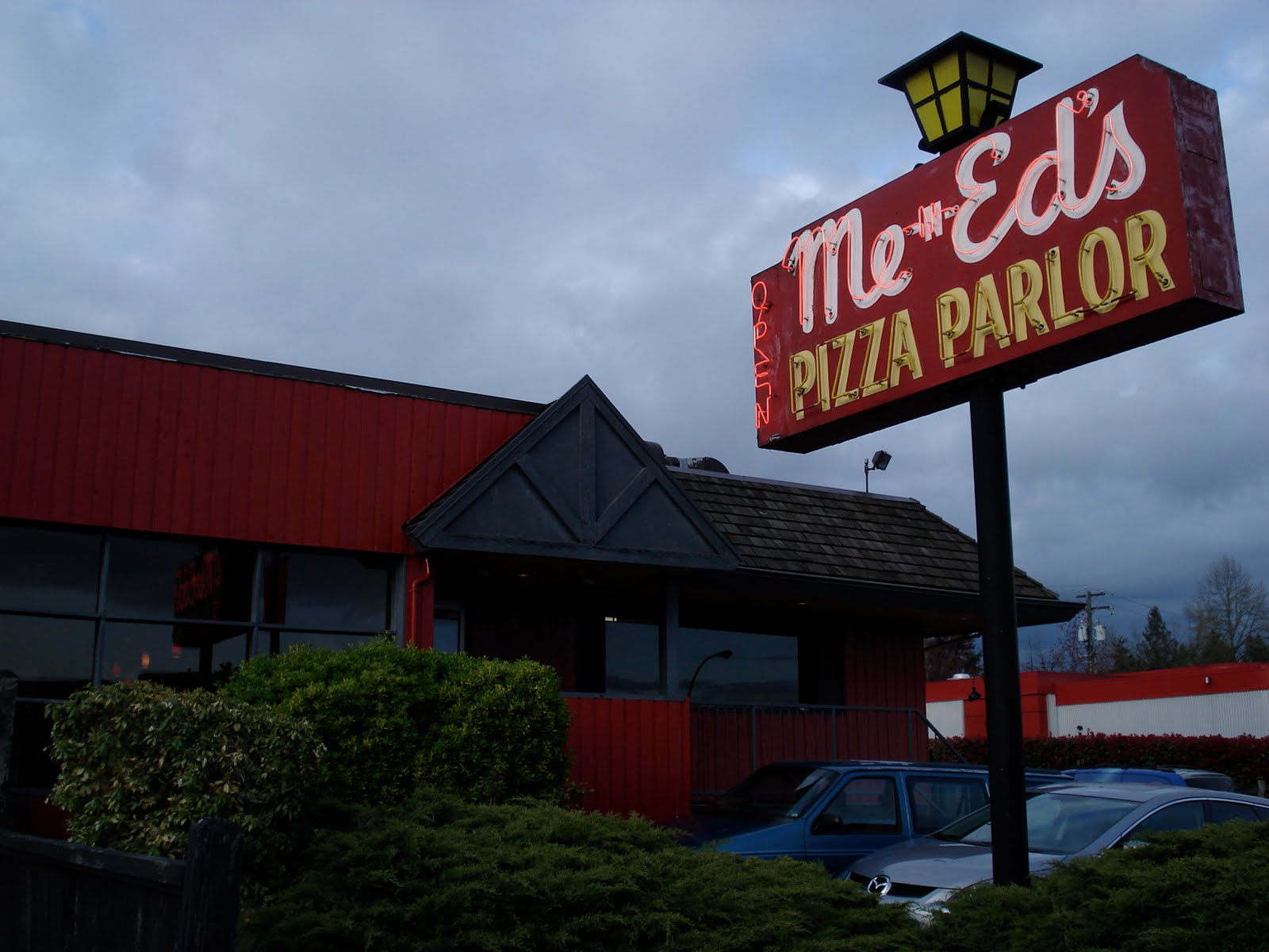 Oh My Calico! MeNEd's Pizza Parlor