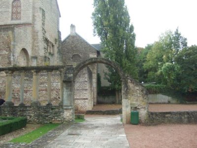 [799px-%C3%89glise_Saint-Pierre-aux-Nonnains_de_Metz1.jpg]