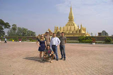 De crew in Vientiane