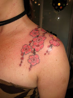 Upper Back women Tattoo With Hawaiian Tattoo Especially Flower Tattoo Design