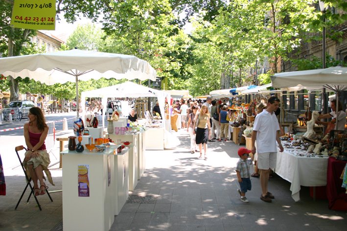 [Street_Market_in_Aix_en_Provence.jpg]