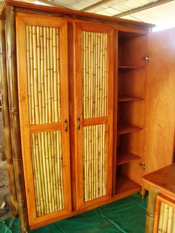 "LAS MARAVILLAS DE BAMBU": ROPERO DE BAMBU