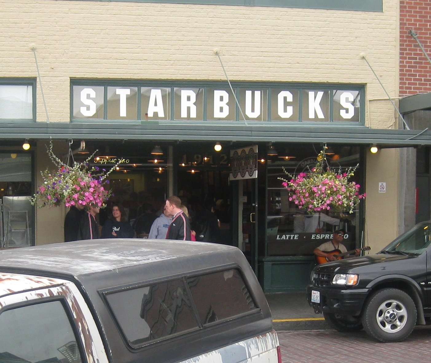 [PikesStarbucks.jpg]