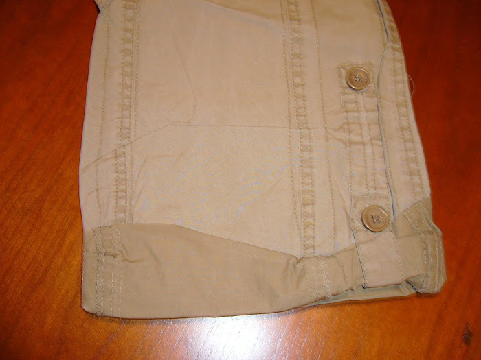 Pormenor do ajustamento das calças no fundo