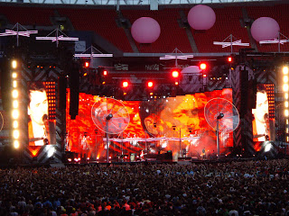 http://1.bp.blogspot.com/_17g3BDMmYV8/R7TFDLOqn3I/AAAAAAAAAF0/G71aVHttgD4/s320/muse_wembley.jpg