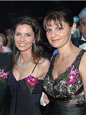 [marie-anne-thiebaud-and-shania-twain-2006.jpg]