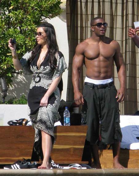 [gallery_main-kimkardashian-wetrepublic-reggiebush-photos-03302009-58.jpg]