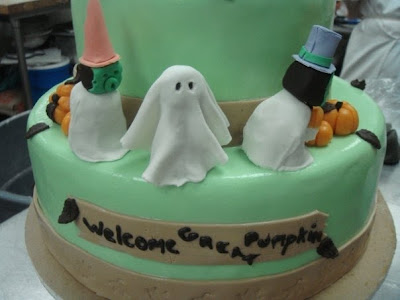 bottom of the great pumpkin charlie brown cake