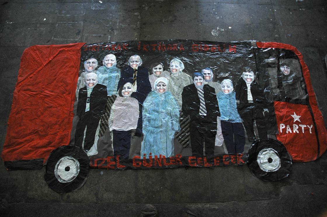 party partisi ve partikülü-sırıtarak iktidara gidenler