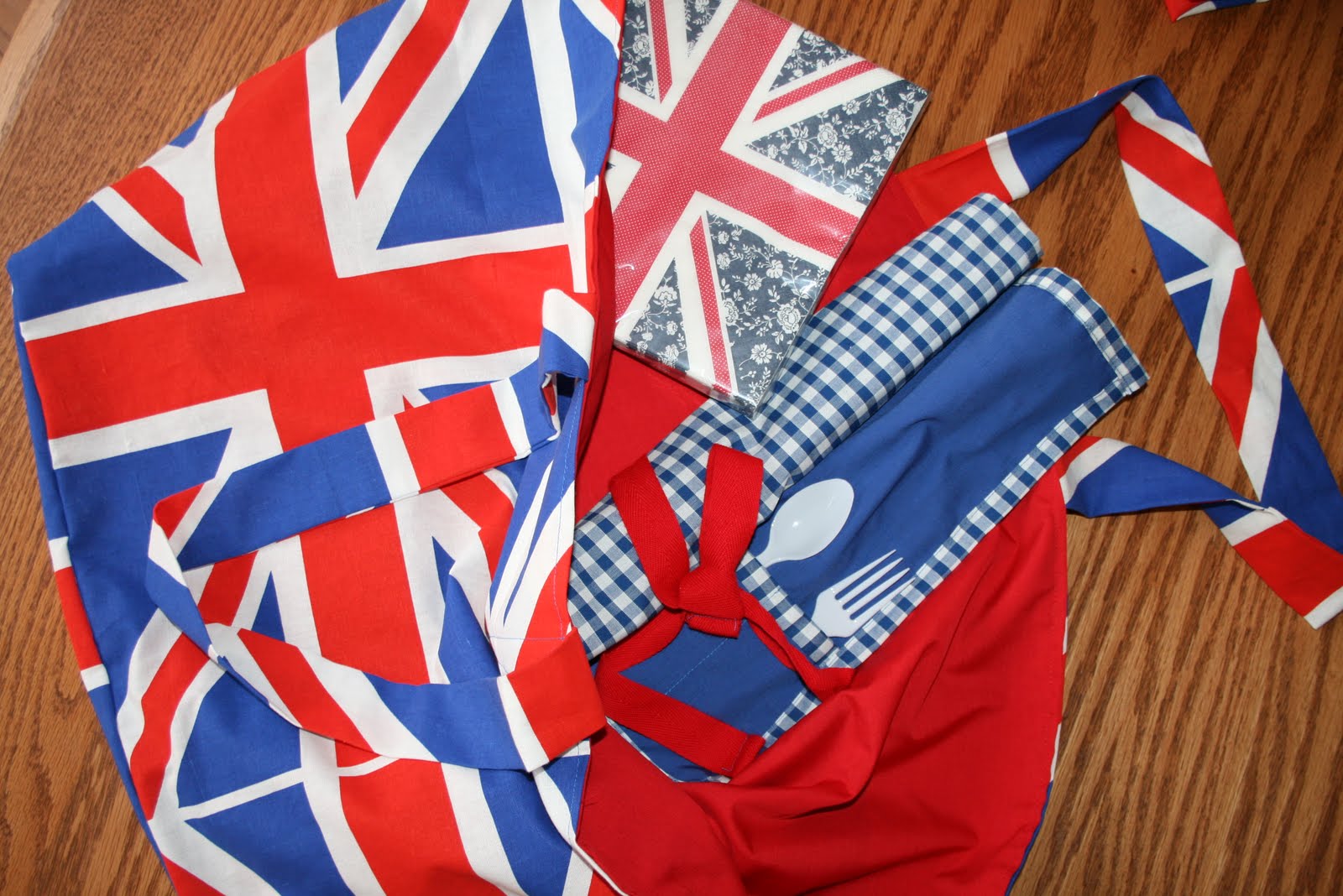 Things I Like To Make Union Jack Picnic Bag Set