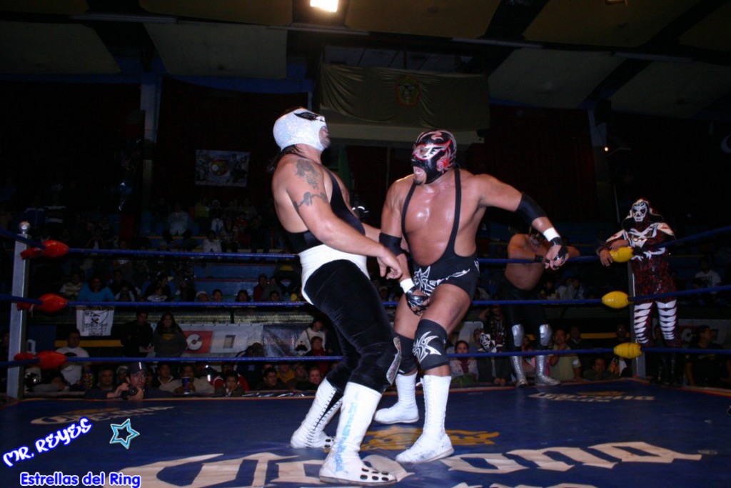 ESTRELLAS DEL RING. El Hijo de 100 Caras ( L.A Park) triunfo en esta