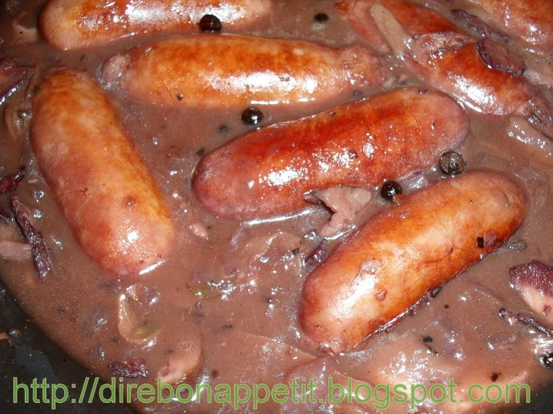 Bon Appétit Sausages Braised in Red Wine