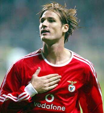 [GRANDIOSO FEHER.jpg]