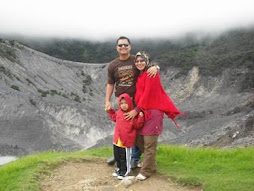 Aku, Isteri, Anak (ammar daniel)...Indonesia (Chatuban perahu, Bandung)